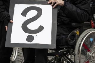 Systém selhal. Polovina hendikepovaných se musí omezovat v jídle i na toaletě - Seznam Zprávy